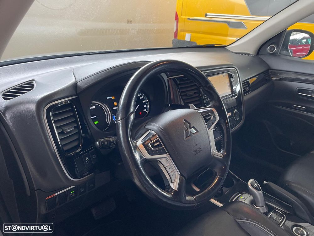 Mitsubishi Outlander 2.0 MIVEC Instyle Navi+ - 10