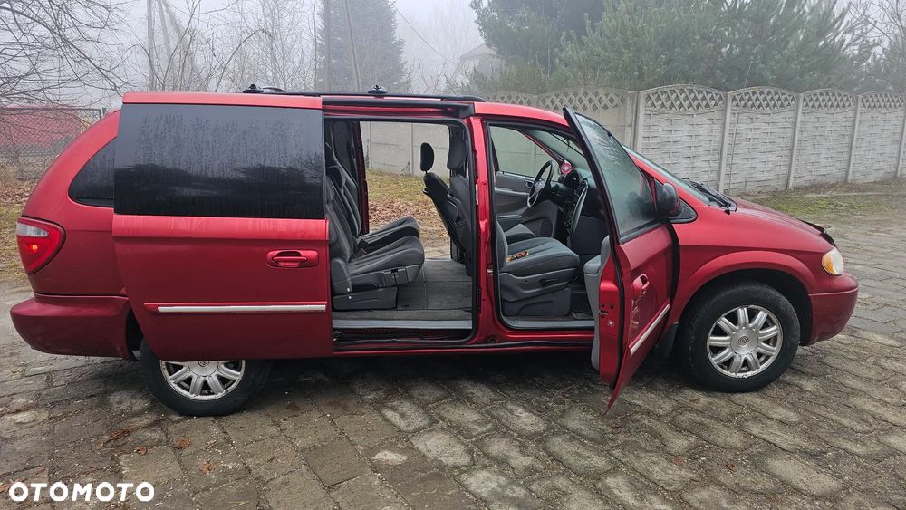 Chrysler Town & Country - 26