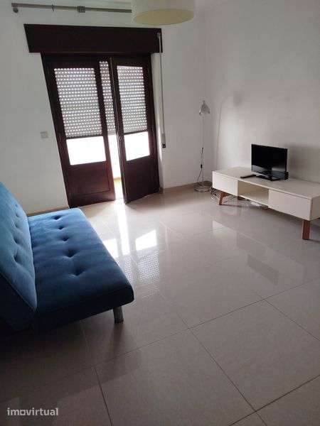 Apartamento T2 com lugar de garagem e varandas - Grande imagem: 2/7