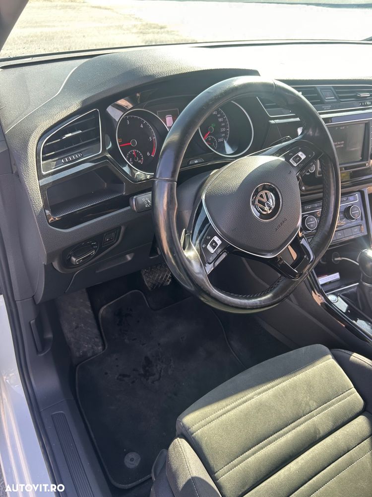 Volkswagen Touran 2.0 TDI DSG Highline - 16