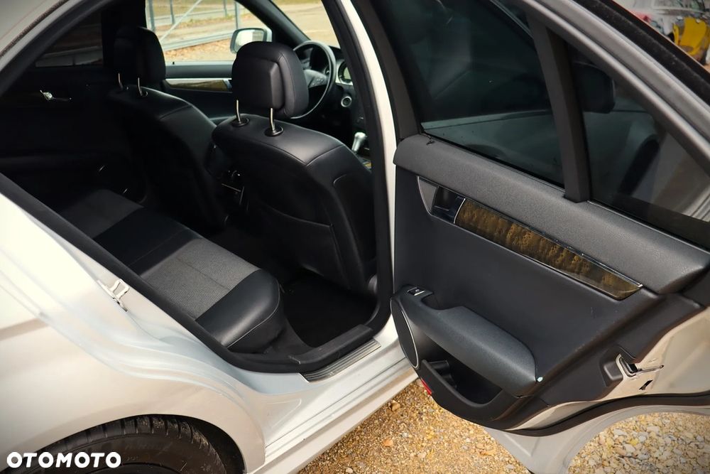 Mercedes-Benz Klasa C 230 7G-TRONIC Avantgarde Sport Edition - 10