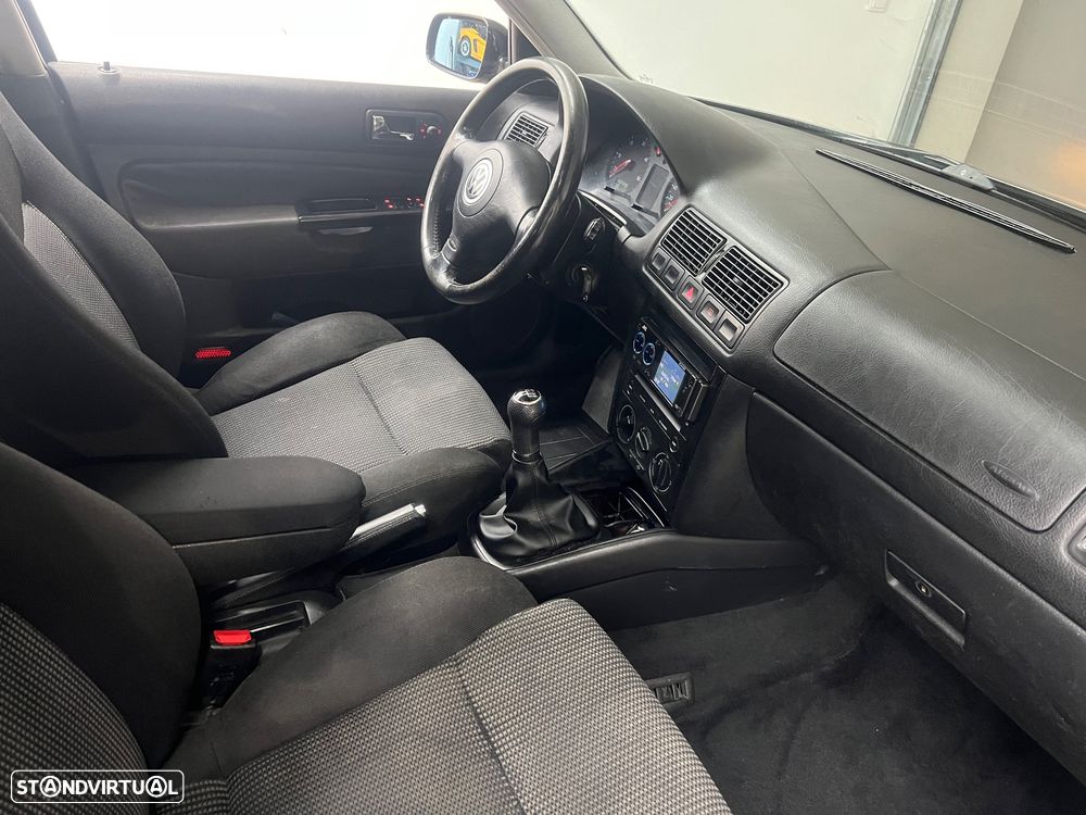 VW Golf 1.9 TDi Highline - 9