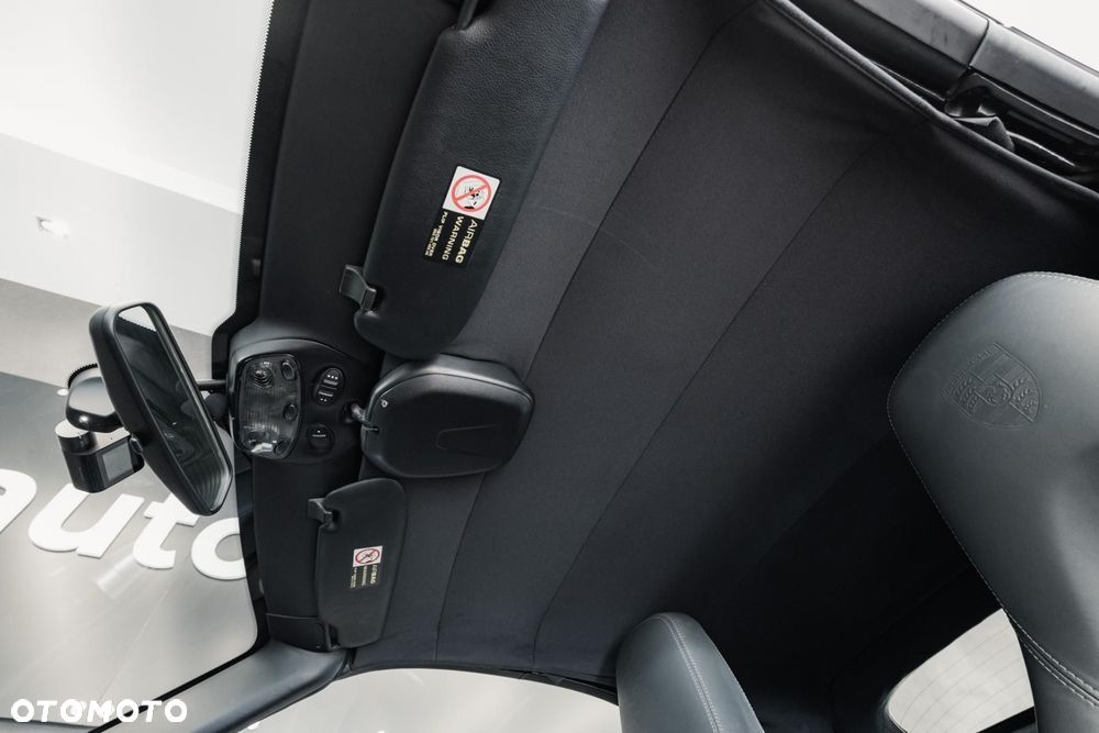 Porsche 911 Carrera 4S - 35