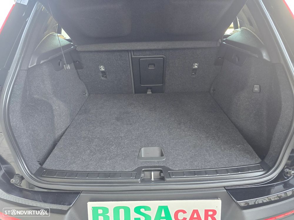 Volvo XC 40 1.5 T3 Momentum Geartronic - 19