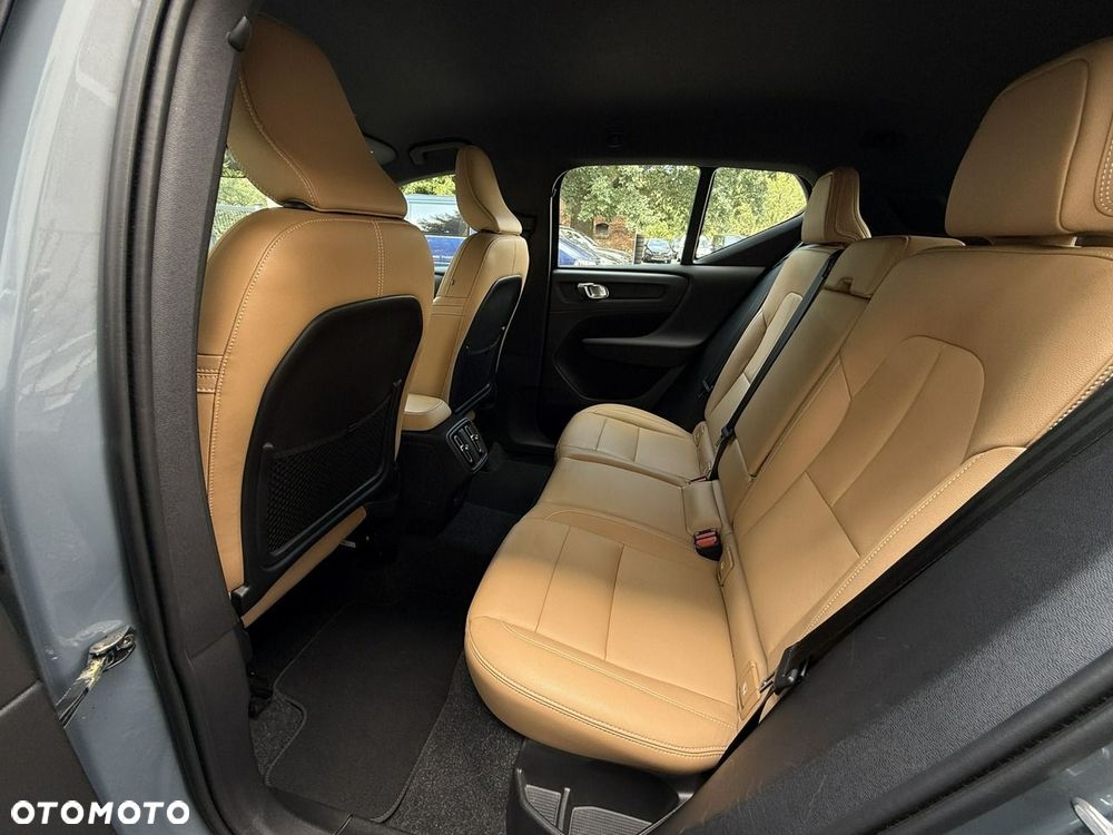 Volvo XC 40 D4 AWD Momentum Pro - 25