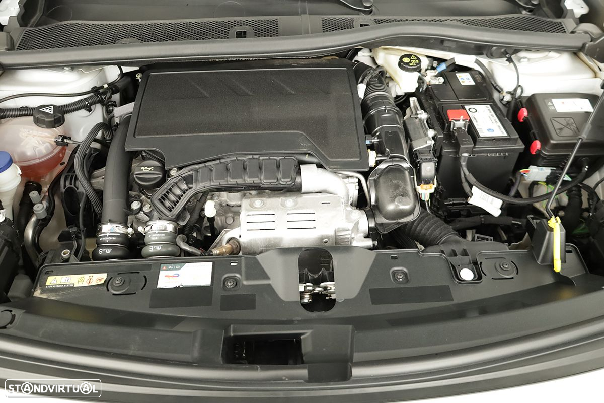 Peugeot 2008 1.2 PureTech Allure EAT8 - 26