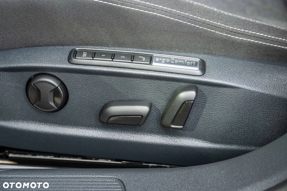 Volkswagen Passat 2.0 TDI SCR DSG Business - 17