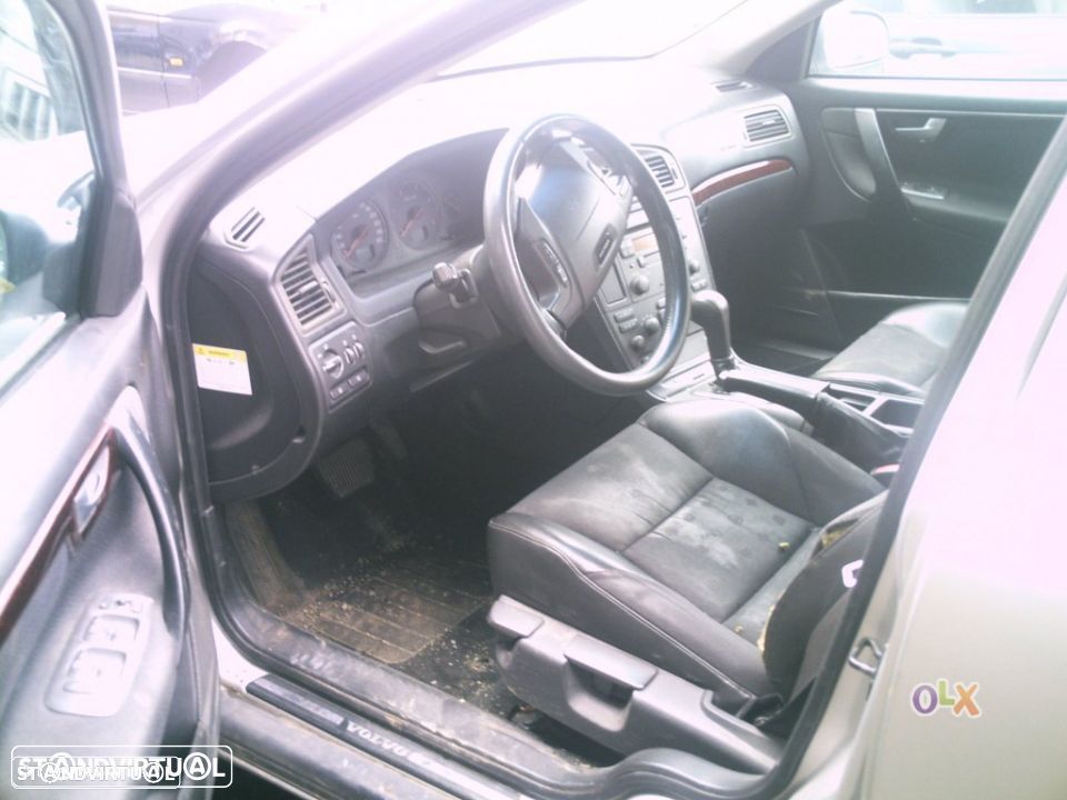 Volvo V70 2.4 D5 de 2002 para peças - 5