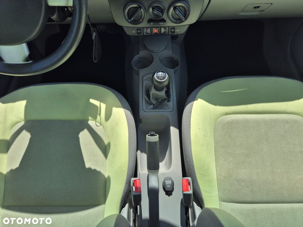 Volkswagen New Beetle 2.0 - 11