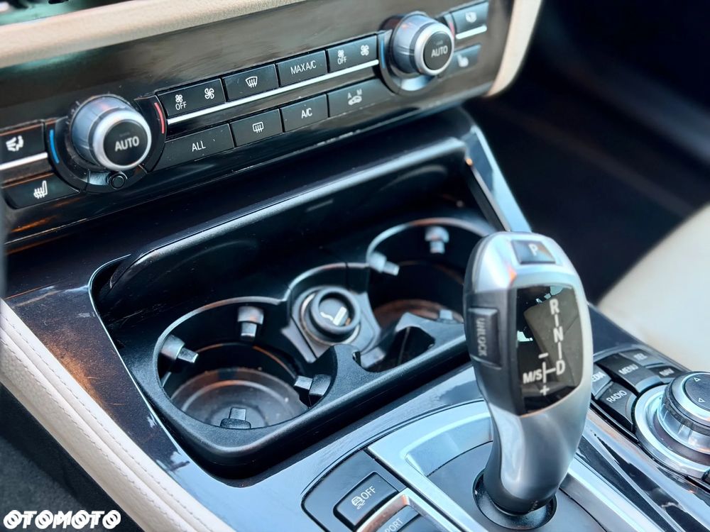 BMW Seria 5 520d - 24