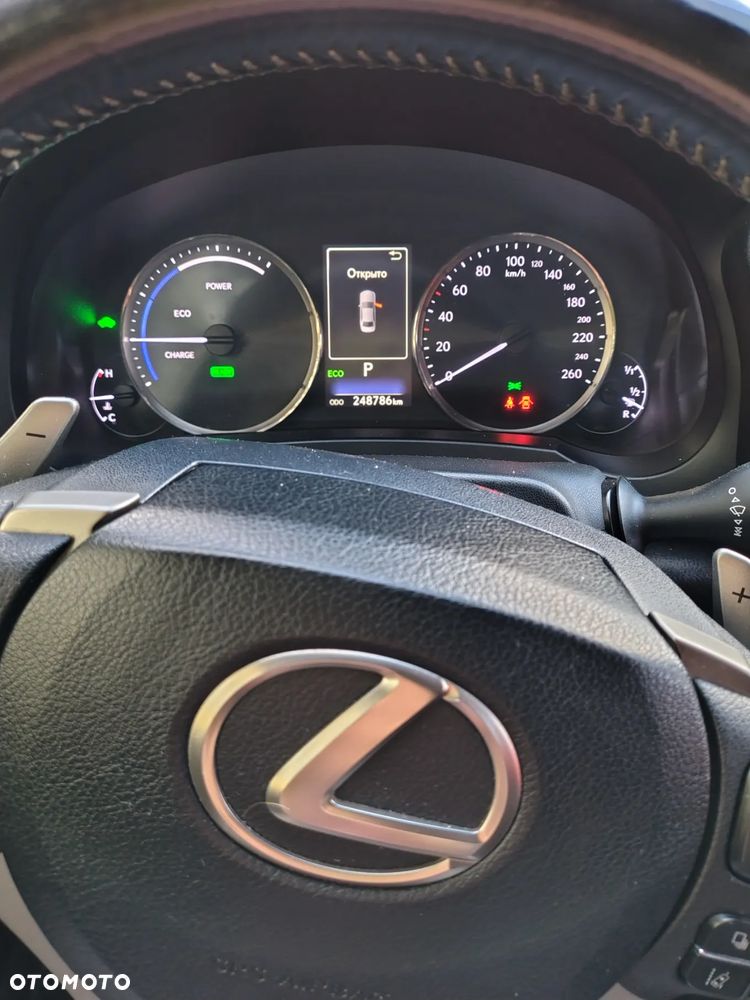 Lexus IS 300h Elegance - 4
