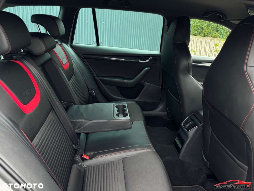 Skoda Octavia 2.0 TSI RS DSG - 30
