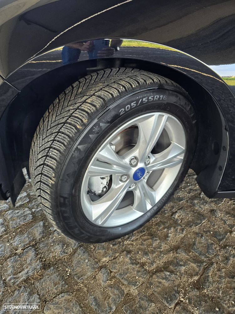 Ford Focus 1.0 EcoBoost S&S Champions Edition - 17