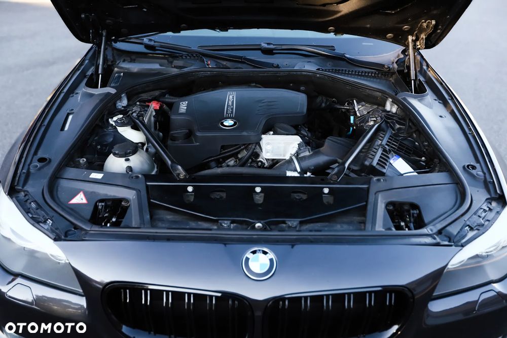BMW Seria 5 528i xDrive - 13