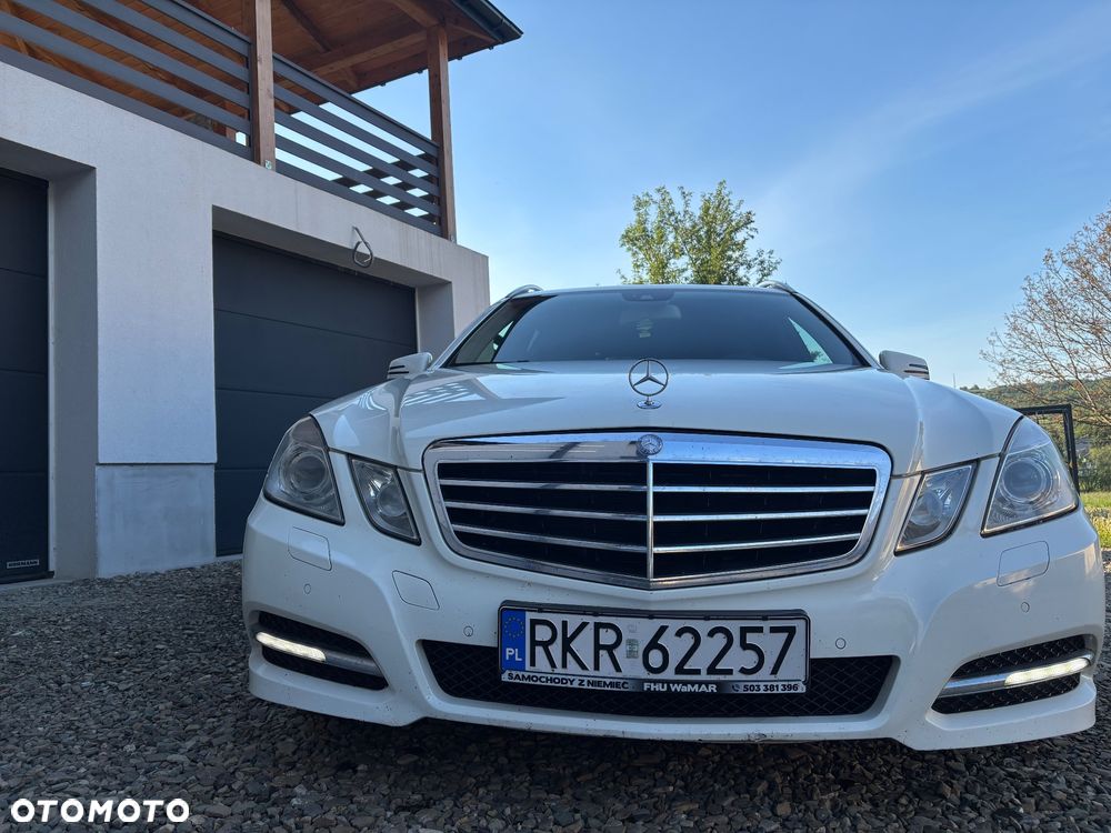 Mercedes-Benz Klasa E 220 CDI DPF BlueEFFICIENCY Automatik Avantgarde - 4