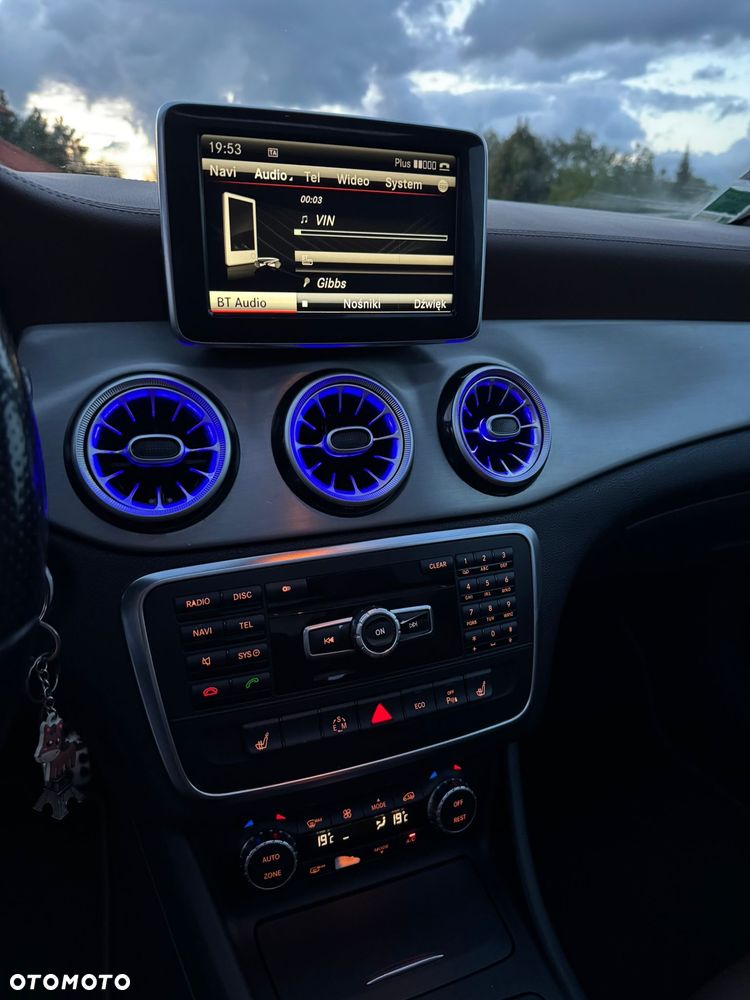 Mercedes-Benz CLA - 25