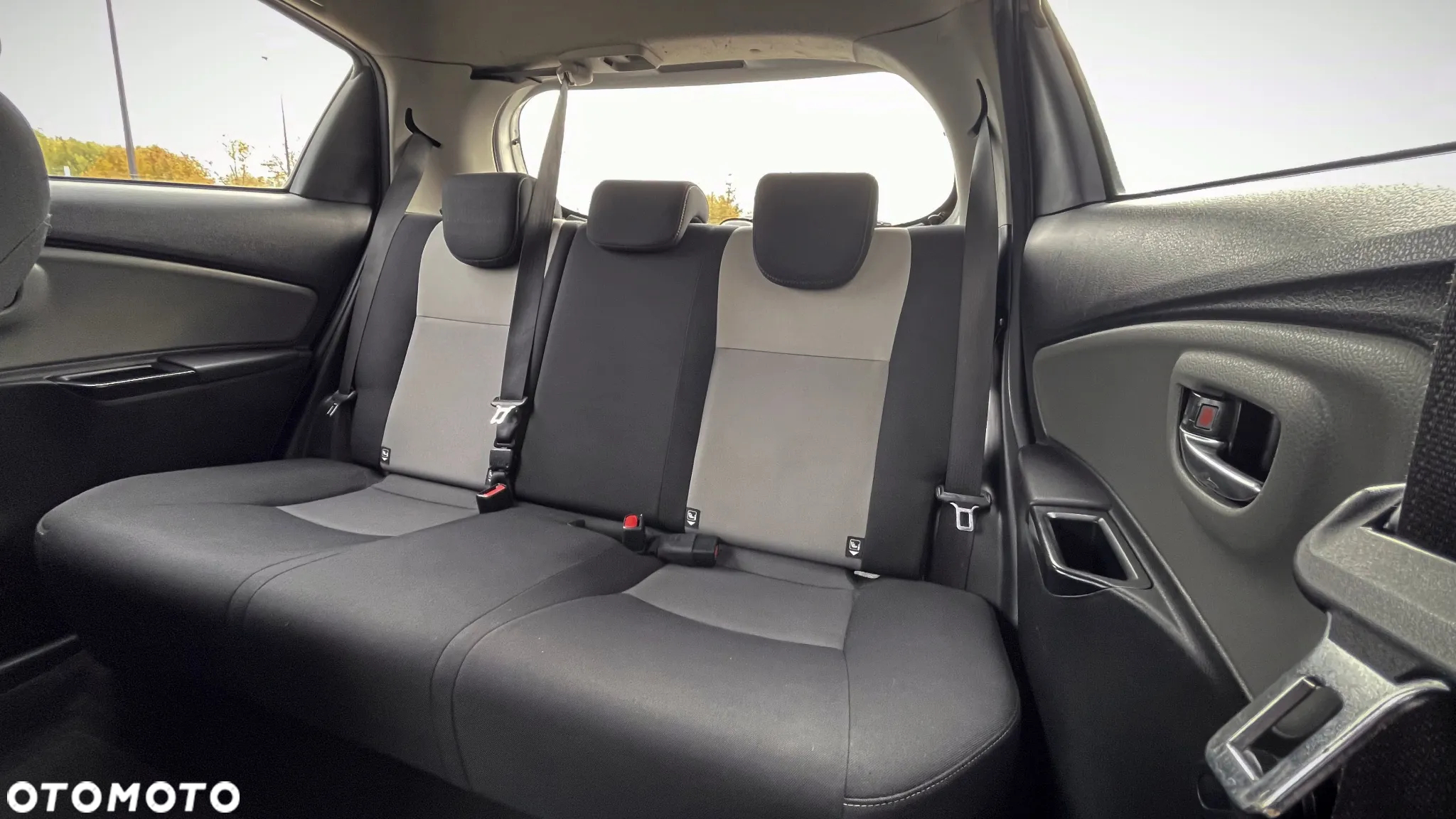 Toyota Yaris 1.5 Premium CVT - 11