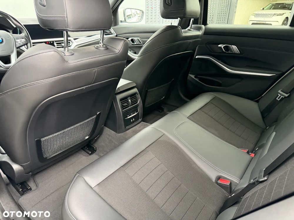 BMW Seria 3 318i Advantage sport - 24