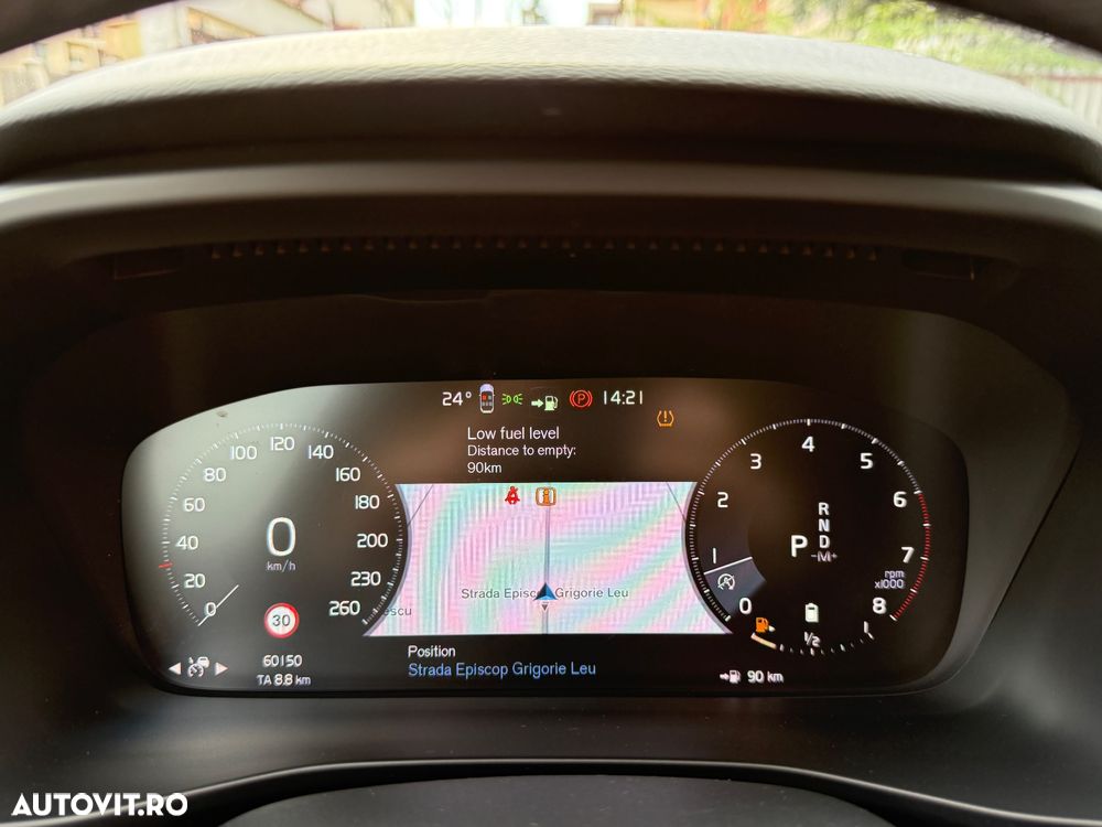 Volvo XC 40 B4 AT8 Mild Hybrid Momentum Pro - 6