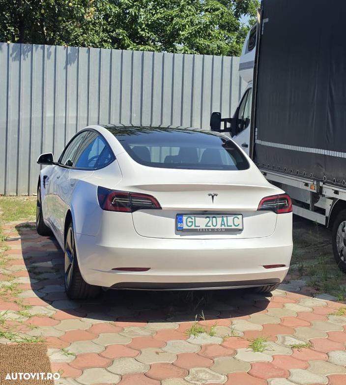 Tesla Model 3 - 5