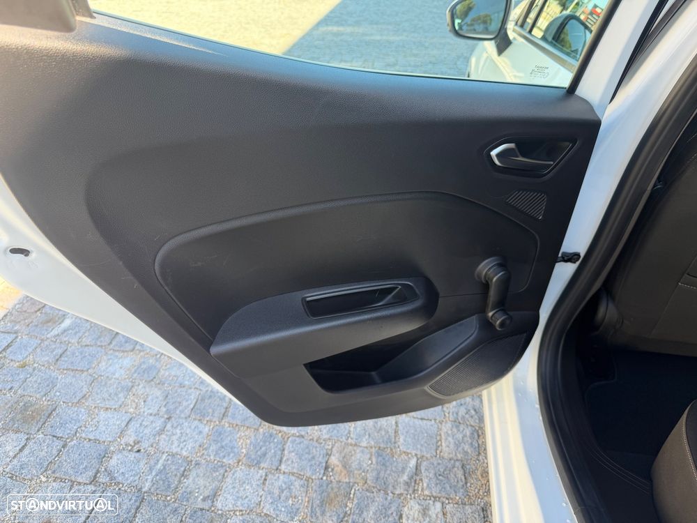 Renault Clio BLUE dCi 85 BUSINESS EDITION - 17