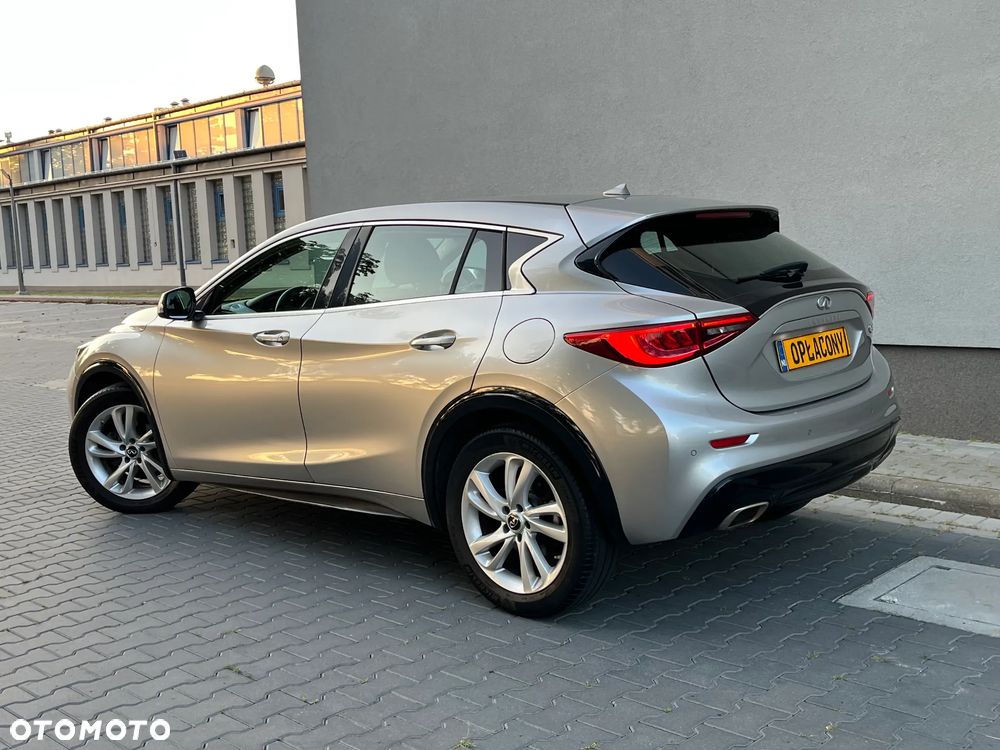 Infiniti Q30 - 12