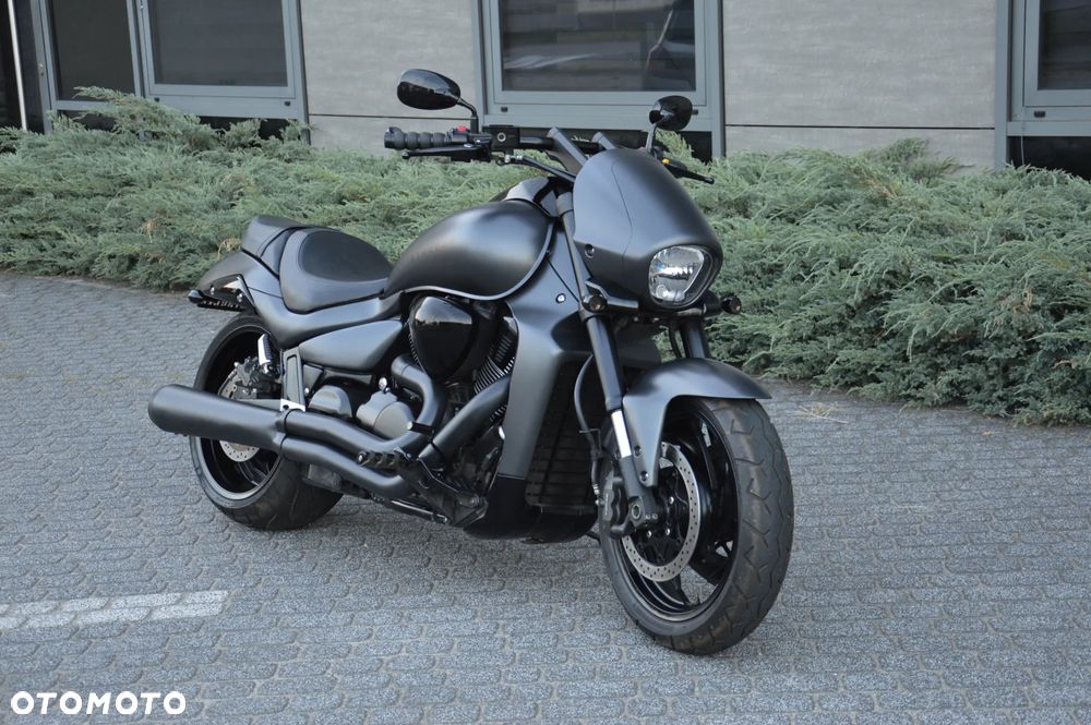 Suzuki Intruder - 1