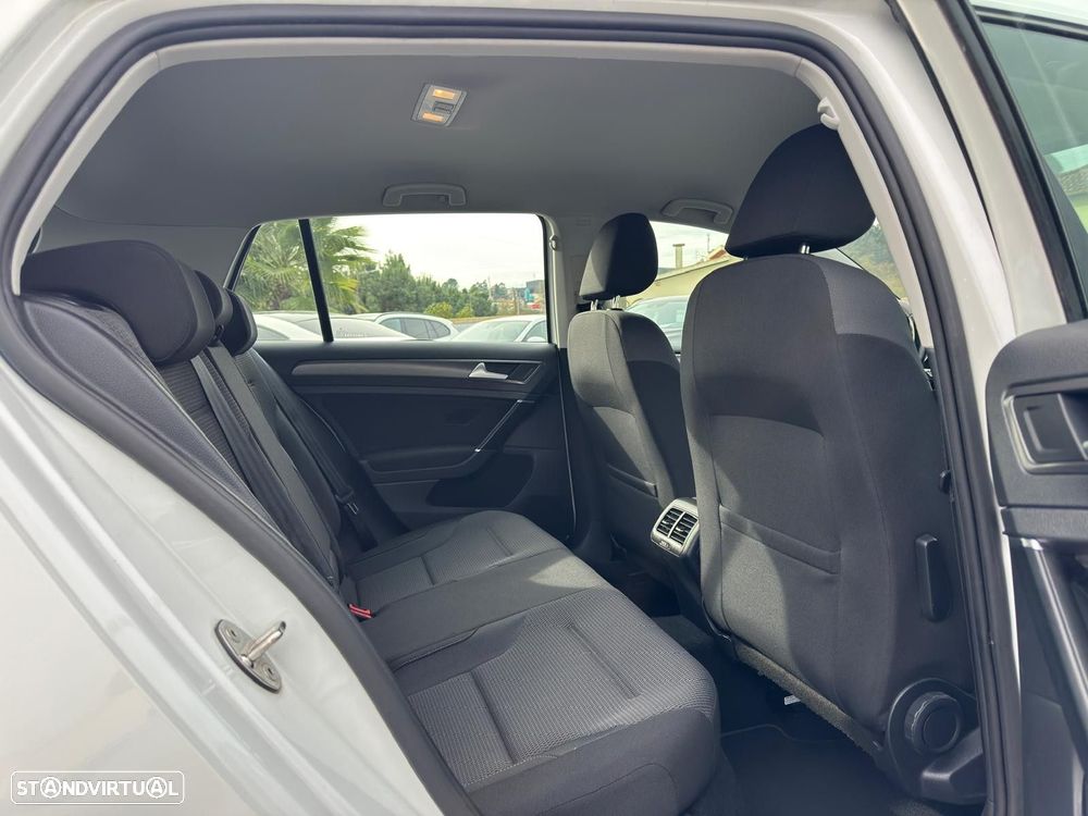 VW Golf 1.6 TDI Confortline - 11