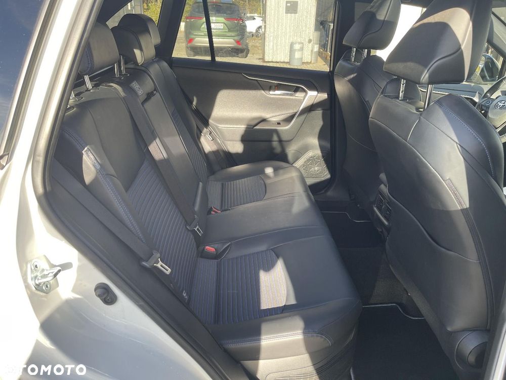 Toyota RAV4 - 11