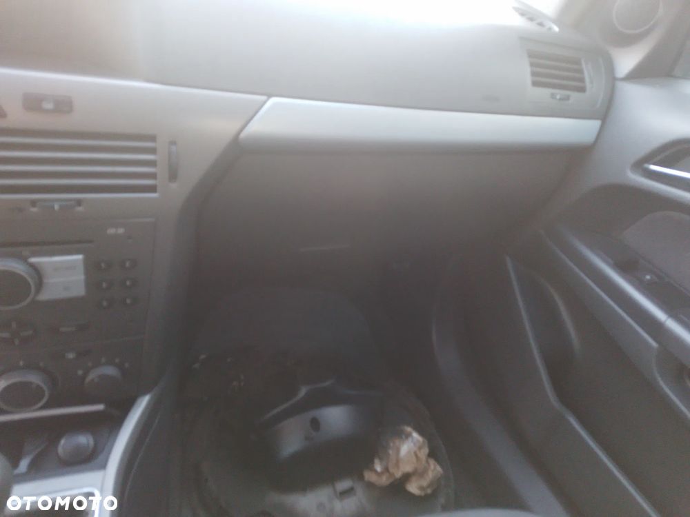 OPEL ASTRA H III 04-06  LAMPA PRZÓD PRAWA LEWA - 22