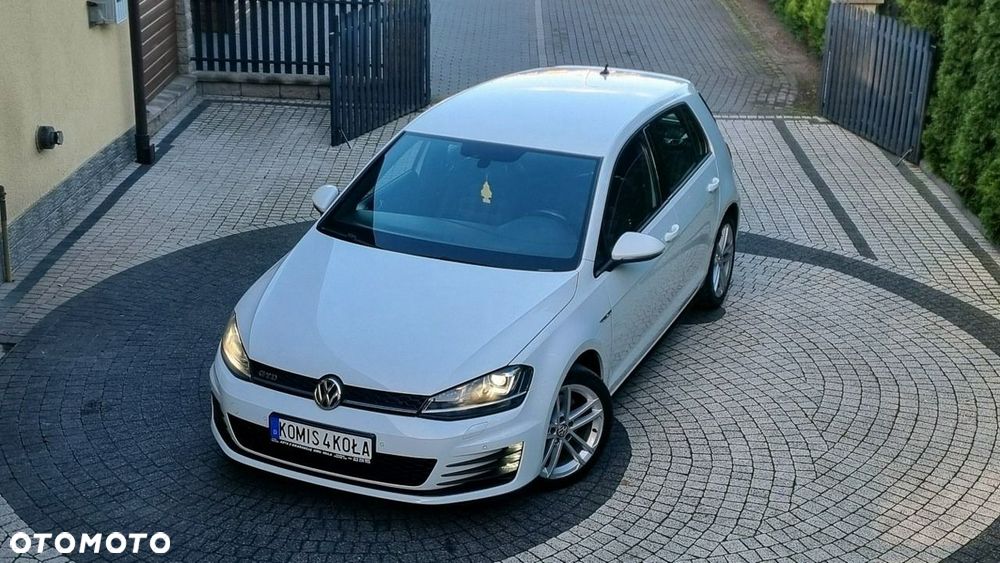 Volkswagen Golf - 25