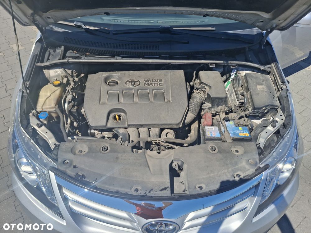 Toyota Avensis 1.8 Active - 8