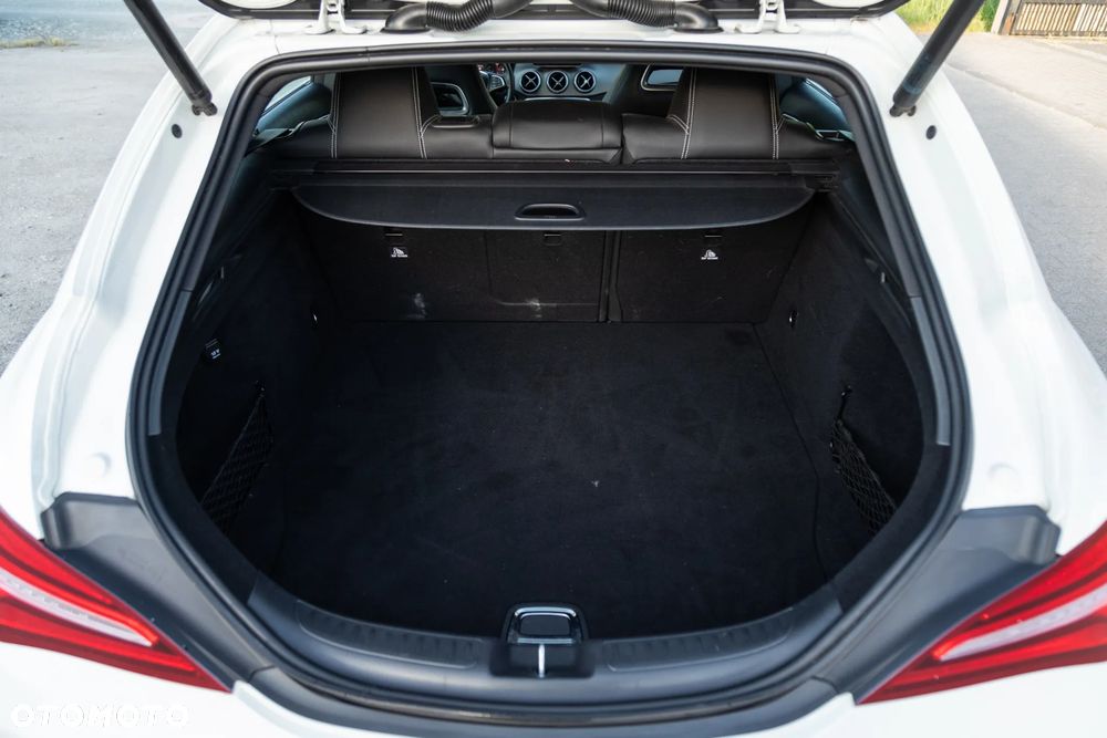 Mercedes-Benz CLA 250 7G-DCT - 17