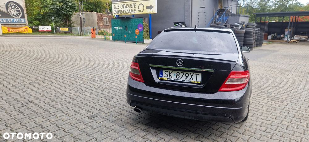 Mercedes-Benz Klasa C 180 CGI BlueEFFICIENCY Avantgarde - 4
