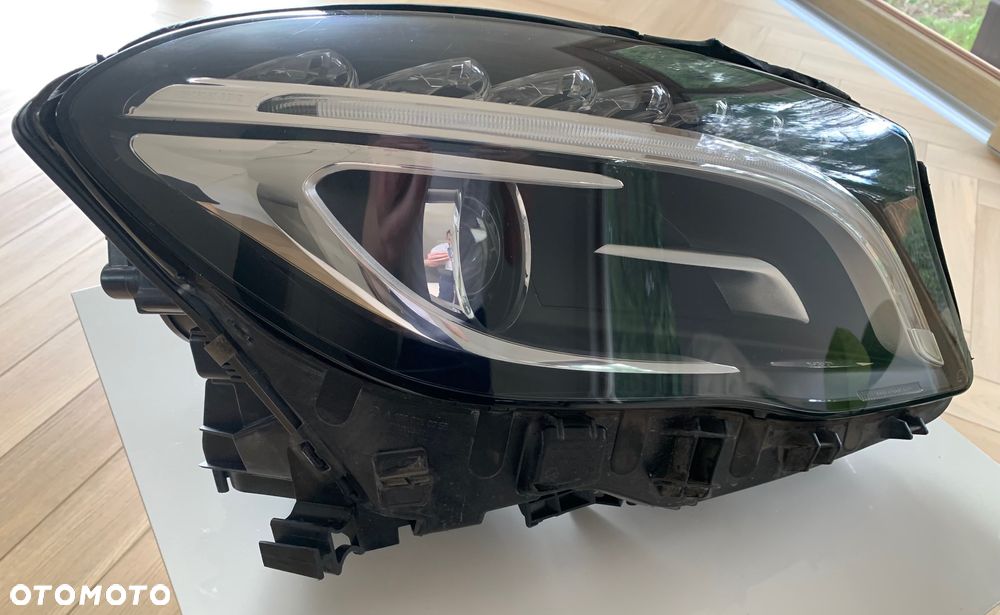 Lampa prawy przód Mercedes GLA X156 A1569061800 Bixenon - 2