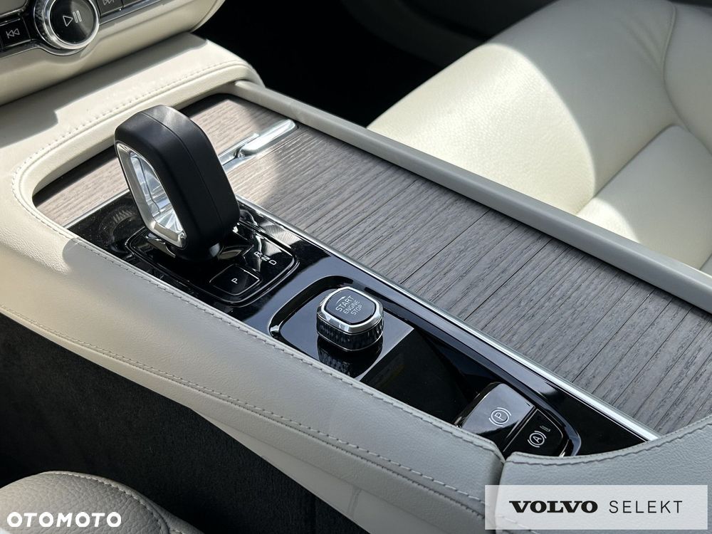 Volvo V90 Cross Country - 23