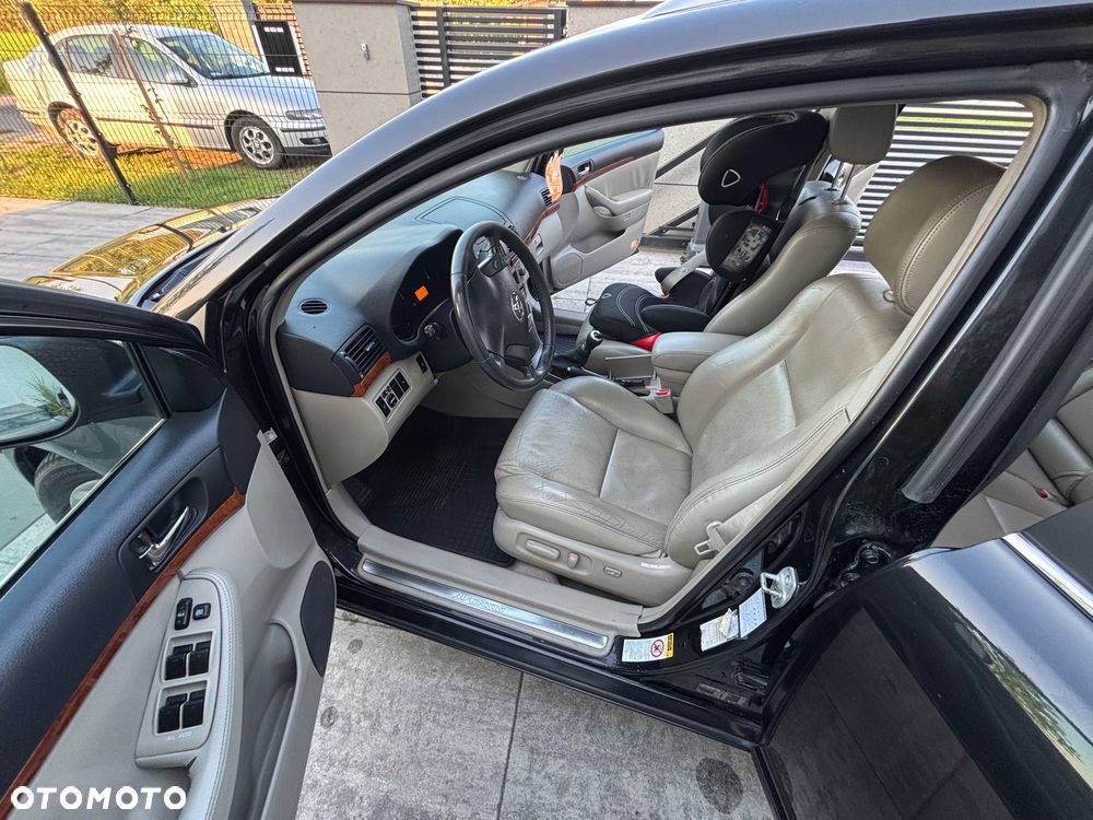 Toyota Avensis 2.0 D-4D Luna - 2