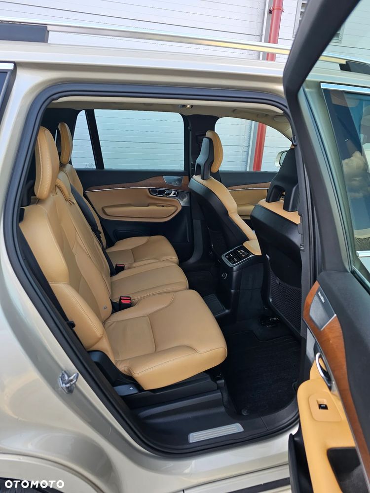 Volvo XC 90 T8 AWD Plug-In Hybrid Momentum 7os - 38