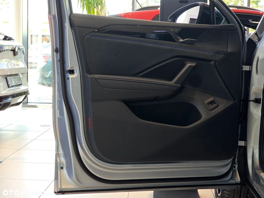 BMW Seria 2 218i - 10