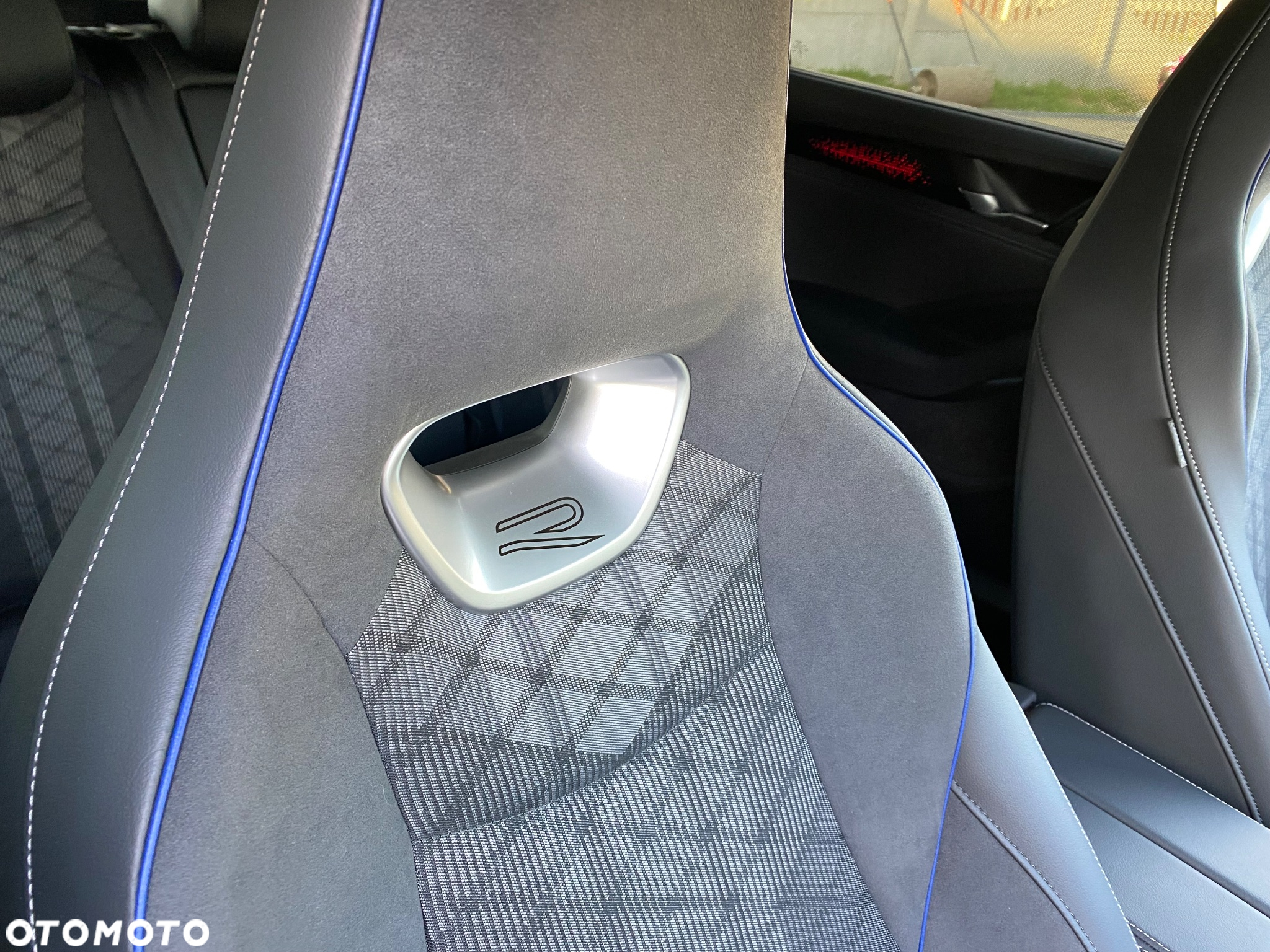 Volkswagen Passat Variant 2.0 TDI SCR DSG R-Line - 24