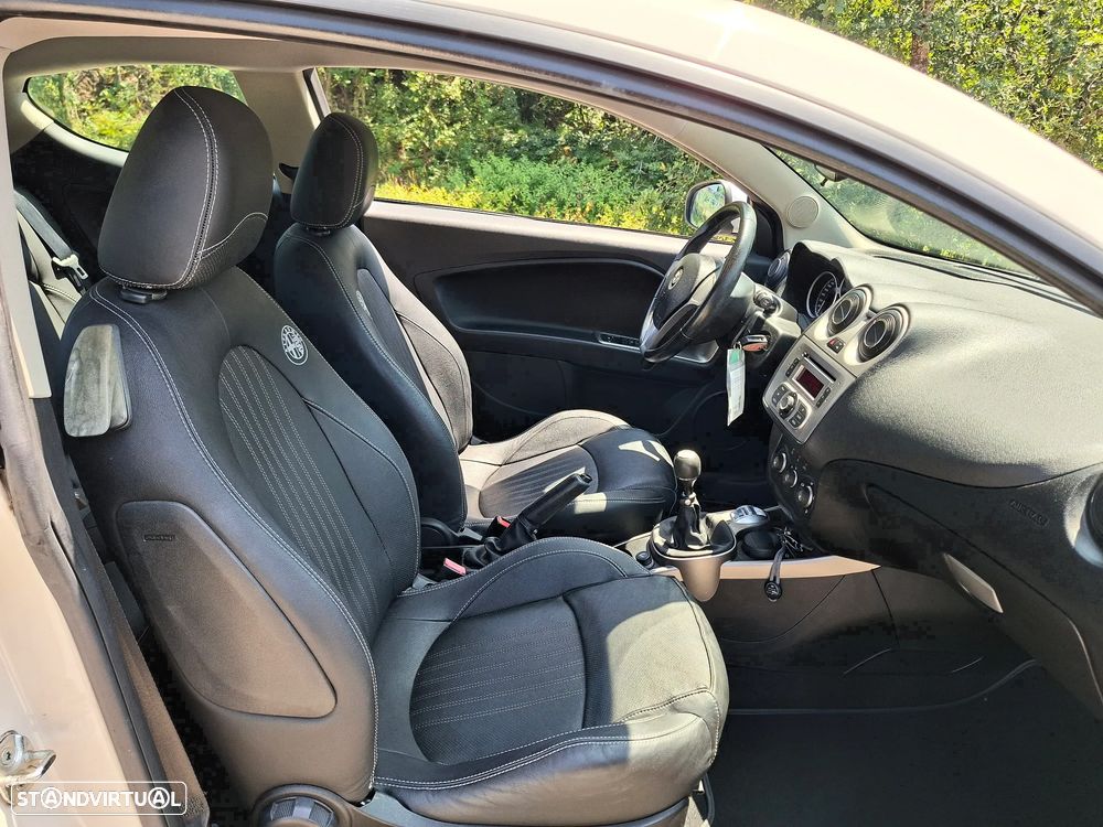 Alfa Romeo MiTo 1.3 JTD Distinctive S&S - 10