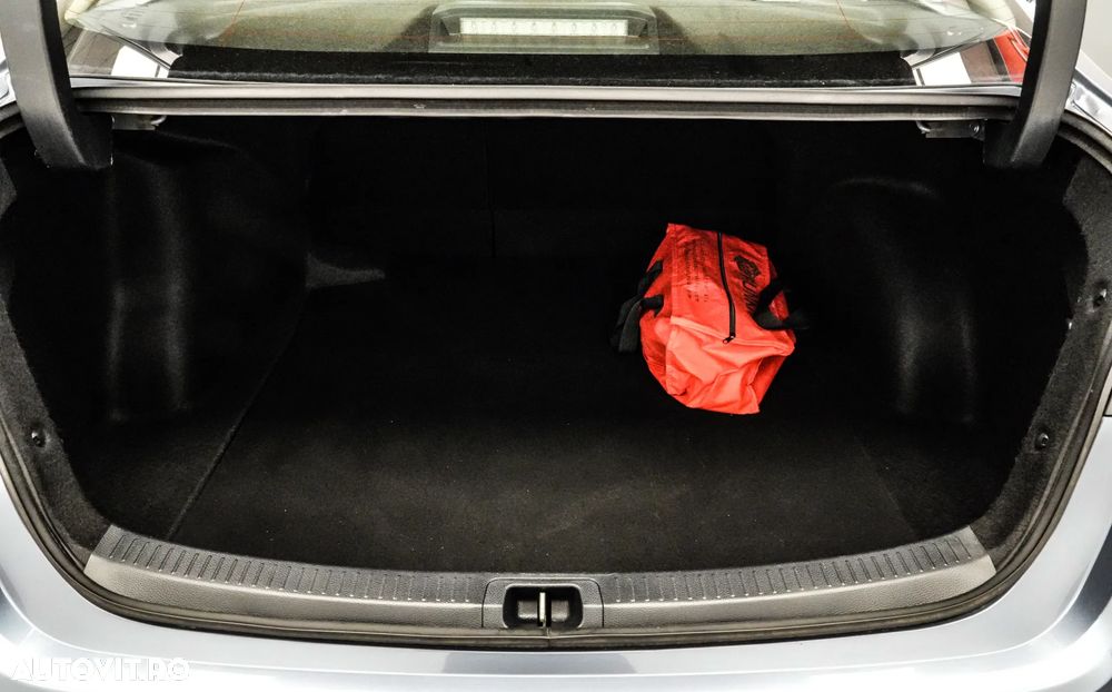 Toyota Corolla 1.8 HSD Dynamic Plus - 24