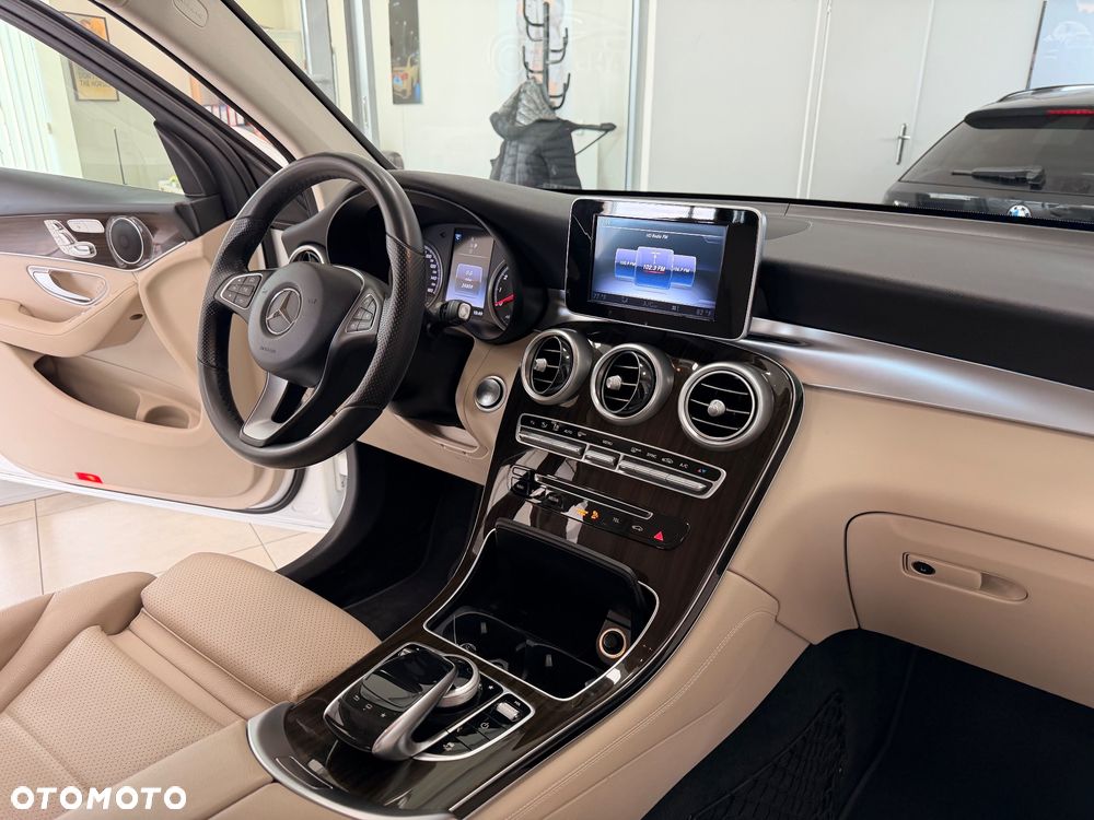 Mercedes-Benz GLC - 32