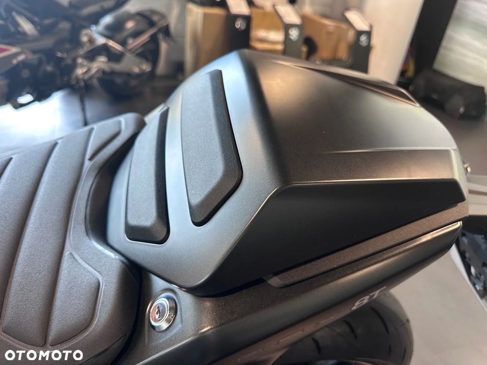 Suzuki GSX - 3