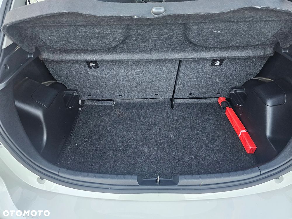Toyota Yaris - 24