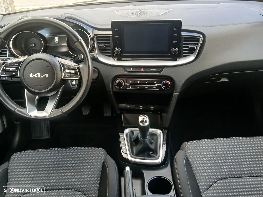 Kia Ceed SW 1.6 CRDi MHEV Dynamic - 11