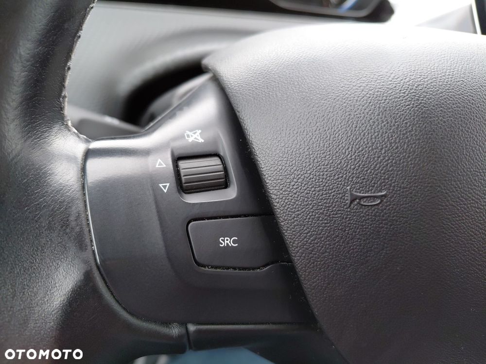 Peugeot 2008 1.2 Pure Tech GPF Allure S&S EAT6 - 20