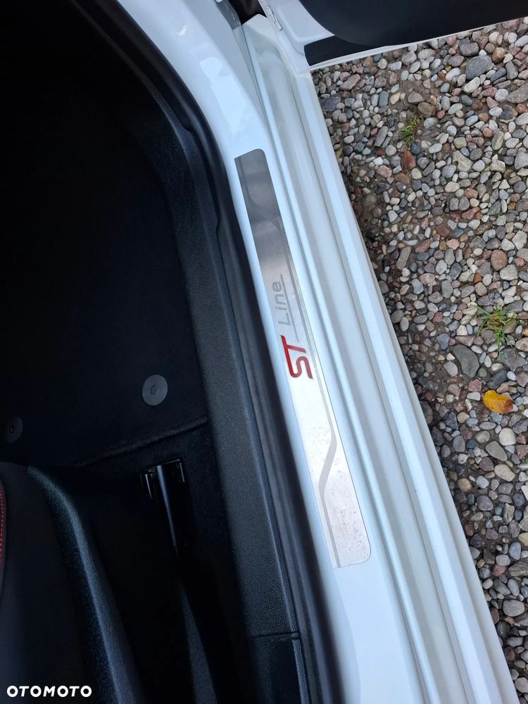 Ford Focus 2.0 EcoBlue STart-Stopp-System ST-LINE - 16