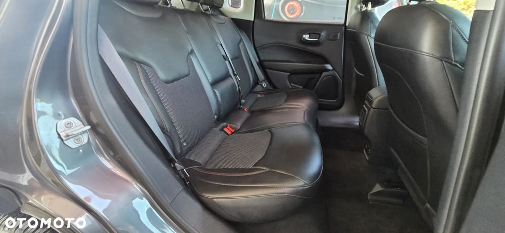 Jeep Compass - 32