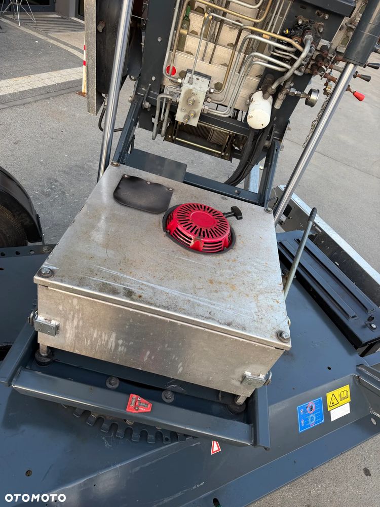 Paus Easy Big 25WH Drabina Dekarska w pełni Hydrauliczna 26 metrów. Obrotowa. 2018rok. Jak Nówka z salonu. praktycznie zerowy przebieg! Odpala na kluczyk. Silnik Honda. Serwisy w Dekra do Końca. Sprowadzona z Komuny Norweskiej. Wielka Okazja. Dokumenty do rejestracji. Dodatkowe sterowanie z góry. Nowy model - 27